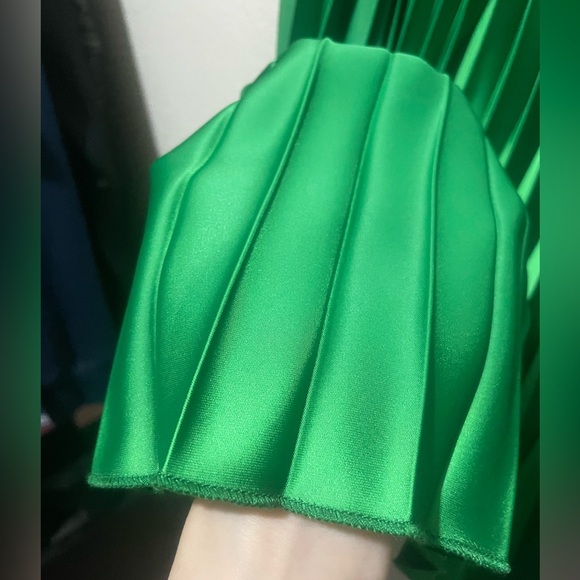 Elegant Green Pleated Skirt size 24 - Picture 3 of 8